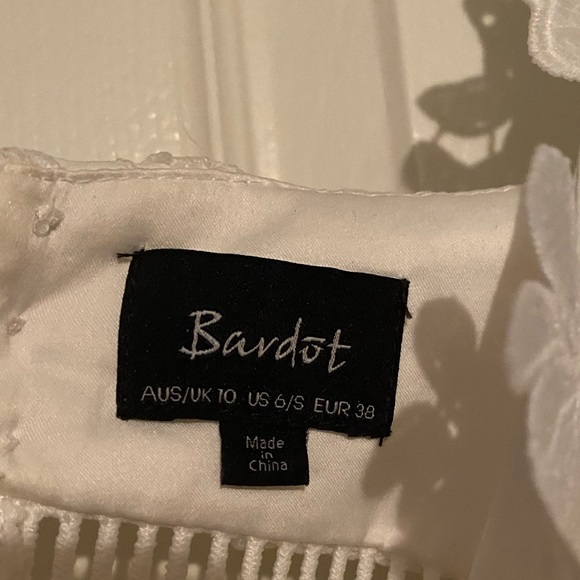 White Lace Dress Size 6-Small - Picture 4 of 4